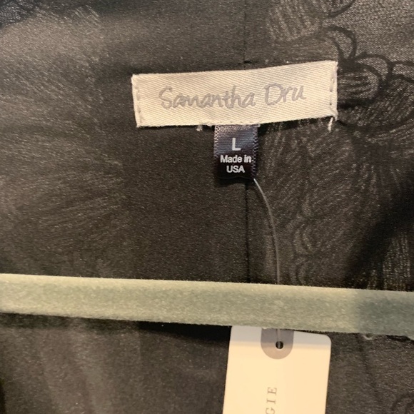 Embroidered Bell-Sleeved Blazer - Picture 6 of 8